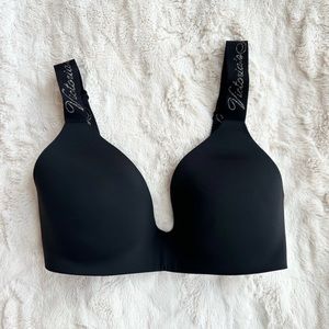 Victoria’s Secret Tshirt Lightly Lined Wireless Bra Logo Strap Black 32D